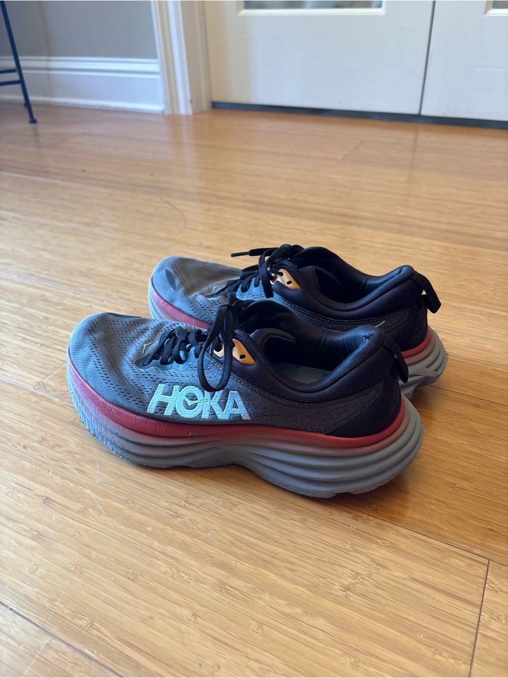 HOKA ONE ONE Bondi Men’s 9.5 Low Top Athletic Sneaker Gray Black Red Lace-Up